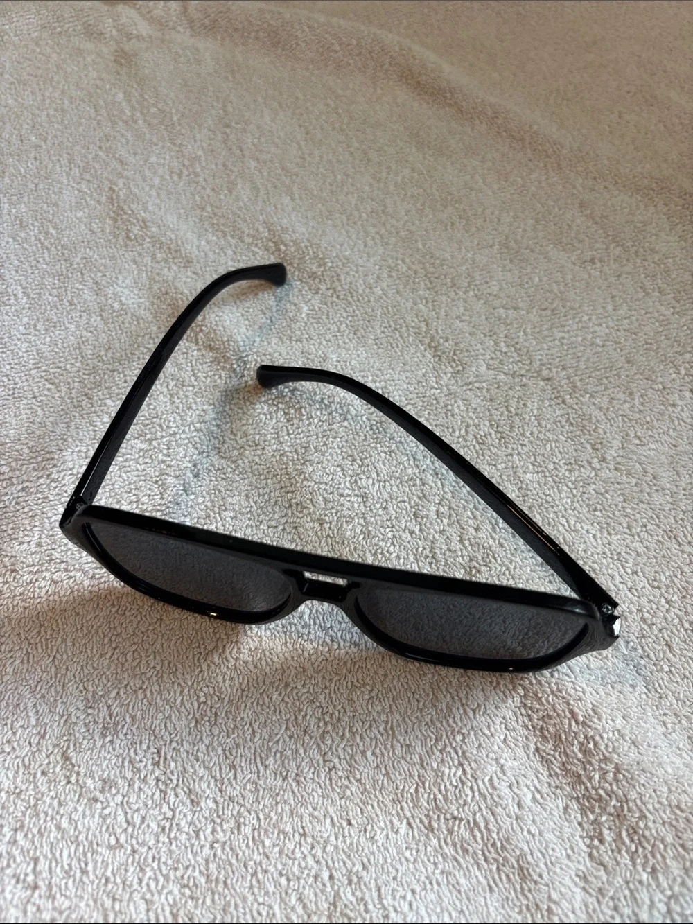 Classic Black Aviator-Style Sunglasses